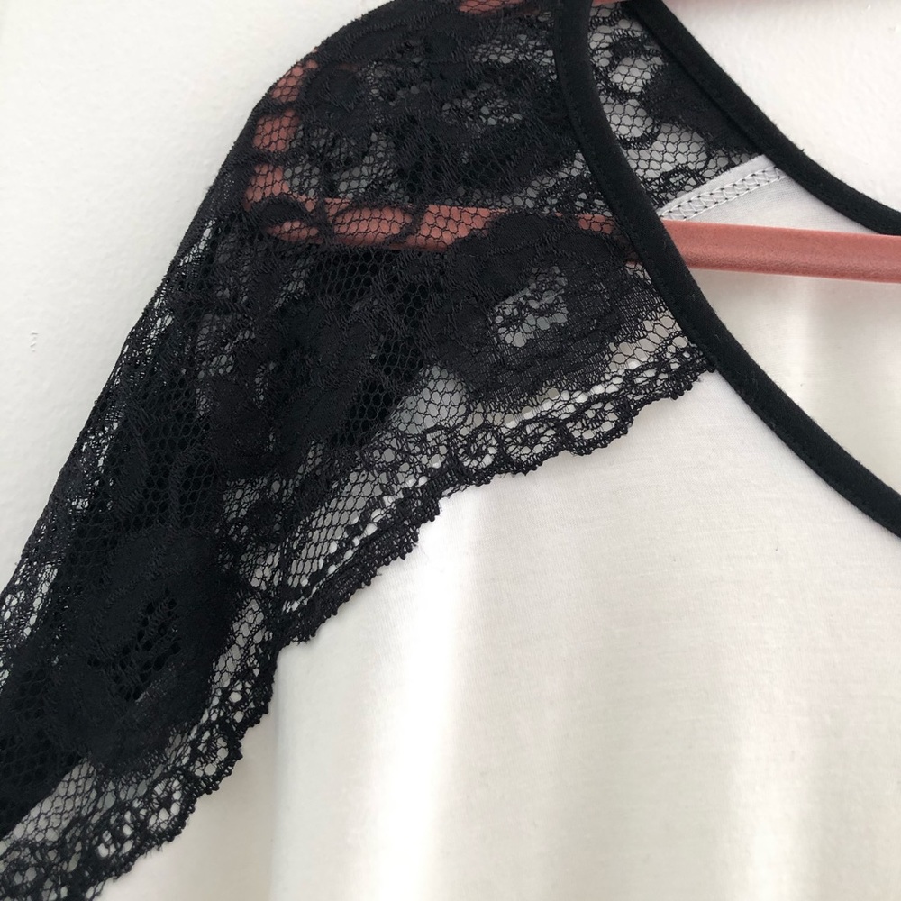 White top with black lace detail - Picture 2 of 7